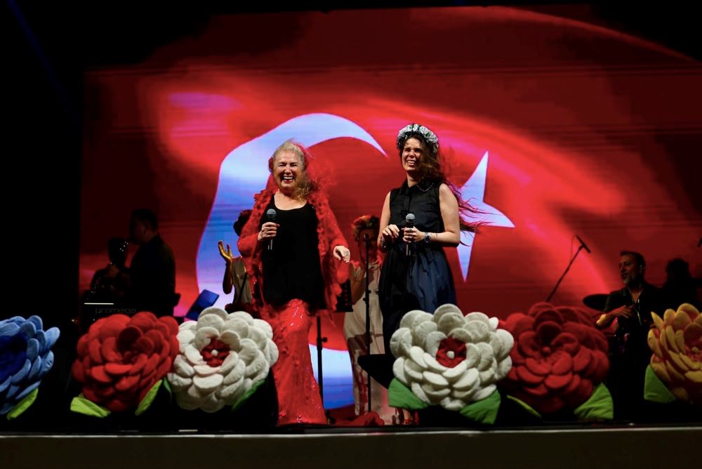 Atatürk'ün Çeşme'ye gelişinin 100. yılı etkinlikleri yoğun katılımla tamamlandı